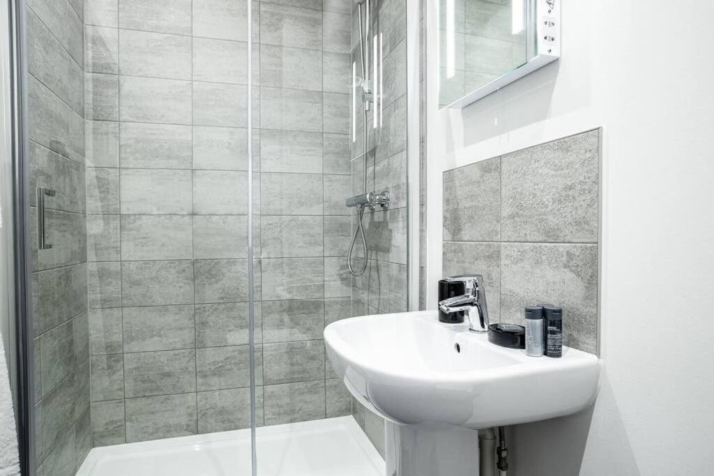 Bayard Apartments City Centre 2 Bedroom Apartment Peterborough Bagian luar foto